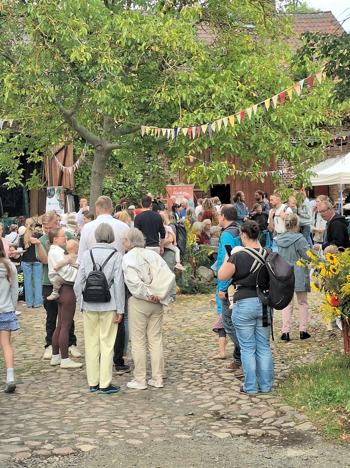 Viele nette Menschen auf dem Linke-Hof